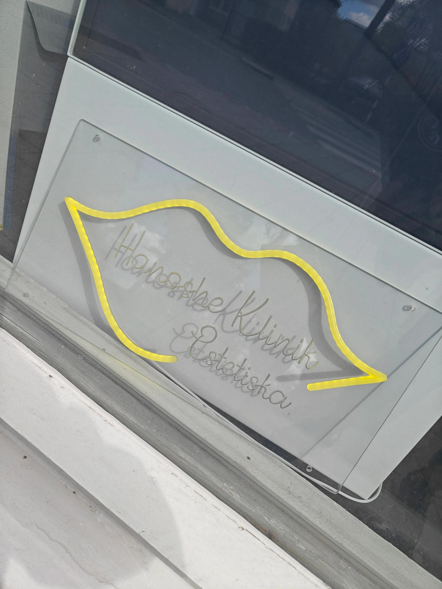 Hanoshe Klinik – entré och fasad i Stockholm